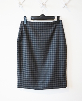 黒タイトスカートコーデ25選！春夏秋冬別の着こなし紹介！ | Lovely[ラブリー]のイメージ