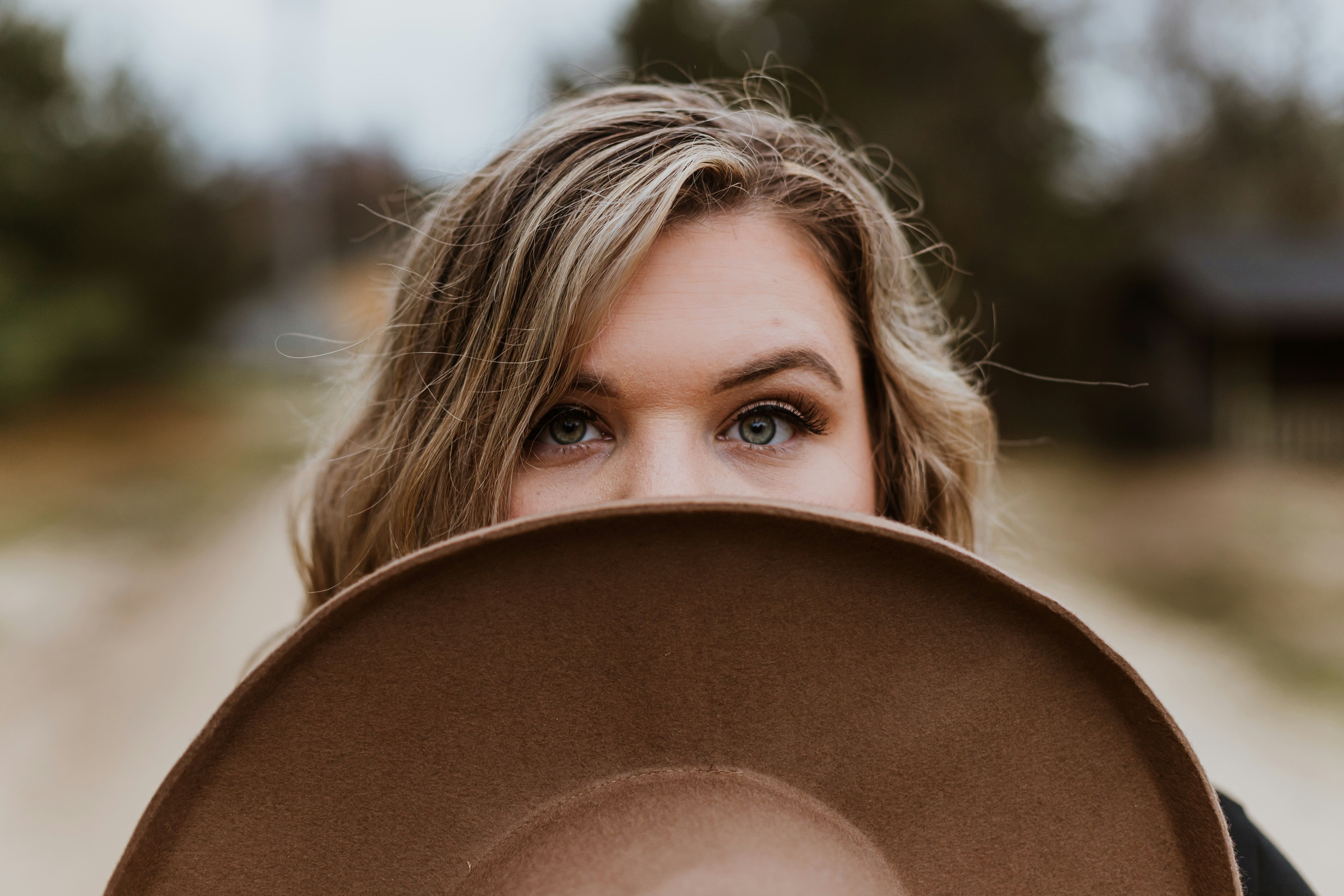 眉毛脱毛の方法！おすすめのサロンや医療施設は？ | Lovely[ラブリー]のイメージ