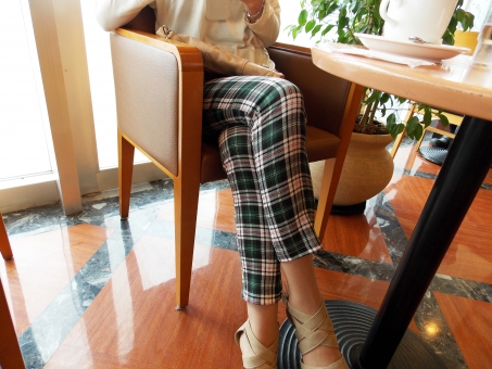 チェックワイドパンツコーデ一覧！上品でオシャレな雰囲気に！ | Lovely[ラブリー]のイメージ