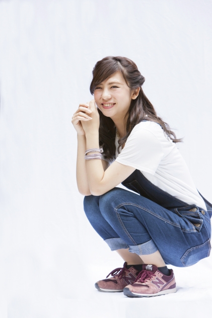 サロペットコーデ55選！大人女子必見の可愛い着こなし紹介！ | Lovely[ラブリー]のイメージ