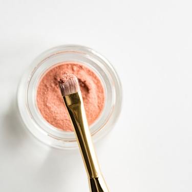チークの人気ランキング！年代別におすすめチークも！