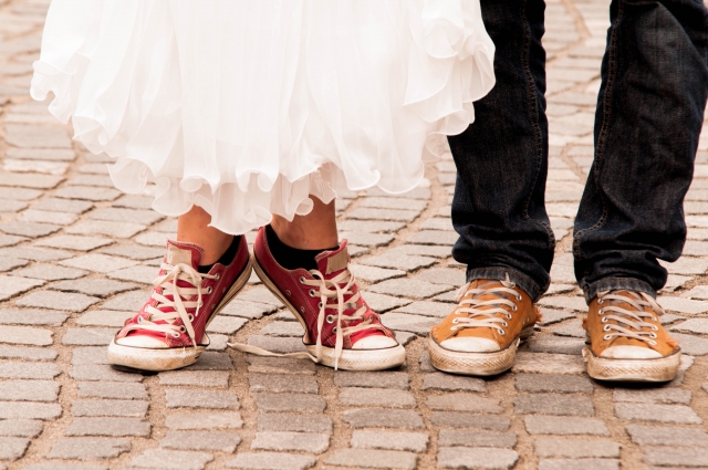 【レディース編】おしゃれスニーカー人気ブランドまとめ！ | Lovely[ラブリー]のイメージ