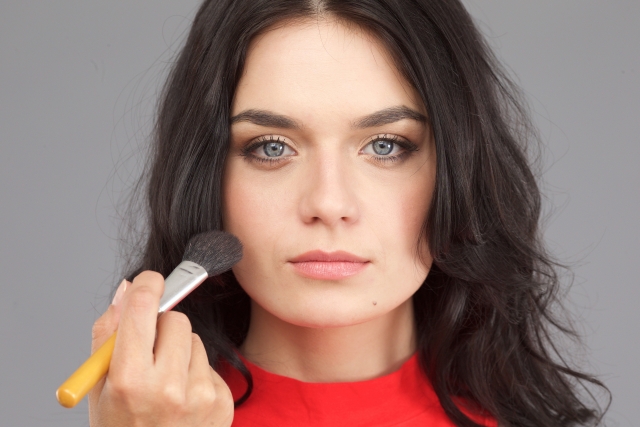 リキッドファンデーションブラシのおすすめは？塗り方や手入れも紹介！ | Lovely[ラブリー]のイメージ