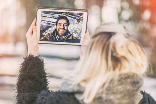 彼氏彼女との連絡頻度の理想は？恋人との連絡は多すぎないほうがいい？   | Lovely[ラブリー]のイメージ