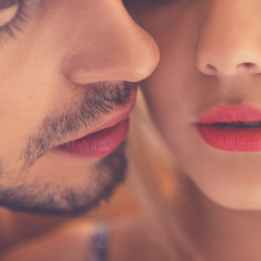 色気が溢れ出すセクシーな大人に。フェロモンで彼を落としちゃおう♡
