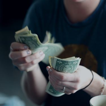 初デートで割り勘にする男性心理って？奢られない＝脈なし？