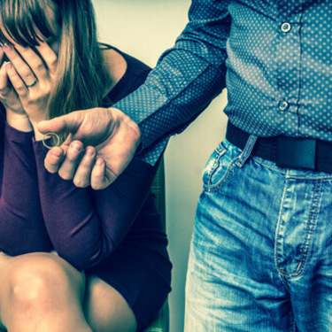 元カノがうざい！と男性に嫌われるNG行動は？本音＆対処法