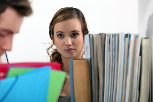 あまのじゃく女が素直になるためには？男女の特徴や心理も紹介 | Lovely[ラブリー]のイメージ