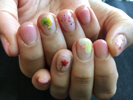 押し花ネイルのやり方を解説♡簡単セルフネイル&人気デザイン紹介!のイメージ