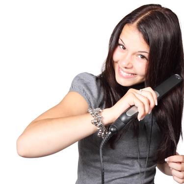 ヘアアイロンの最適温度を分析！髪へのダメージを減らす方法とは？
