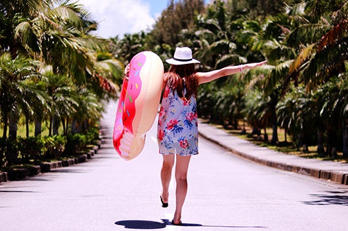 新内眞衣の水着画像65枚！スレンダー＆超足長でスタイル抜群♡ | Lovely[ラブリー]のイメージ