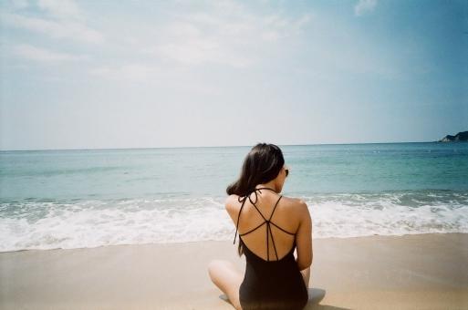 【画像56枚】片瀬那奈の水着姿がヤバい！デビューから変わらない抜群スタイル | Lovely[ラブリー]のイメージ