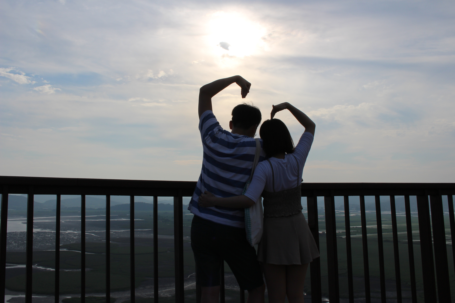 若林正恭が彼女の南沢奈央と破局！気になる弘中アナとの関係は？ | Lovely[ラブリー]のイメージ