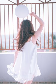 【51枚】片瀬那奈がおっぱいを大胆露出♡カップや谷間がスゴイ胸画像 | Lovely[ラブリー]のイメージ