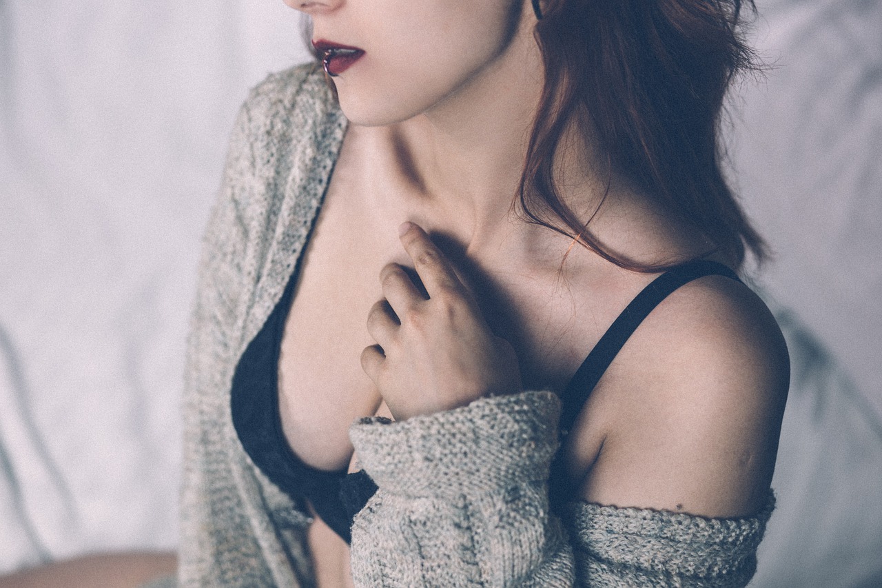 柳ゆり菜がおっぱいを見せた!ヌードになったEカップの過激画像59枚のイメージ