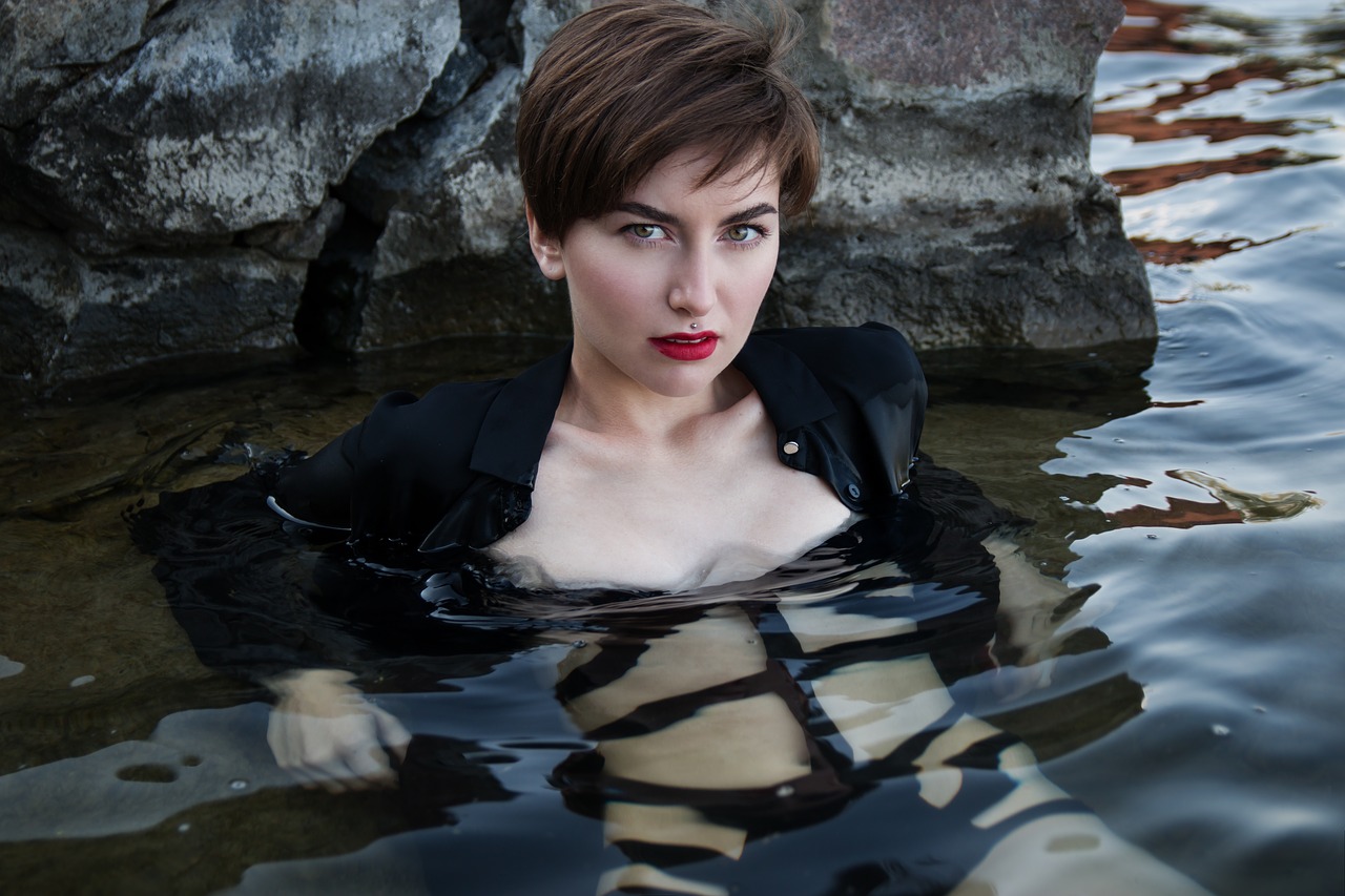 ホラン千秋の『水着姿』など画像18選！グラビア経験についても迫る	 | Lovely[ラブリー]のイメージ