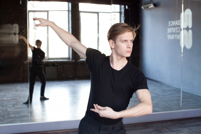 横山裕の年齢がアラフォーの衝撃…！19歳年下女性とコンパ？彼女は？	 | Lovely[ラブリー]のイメージ