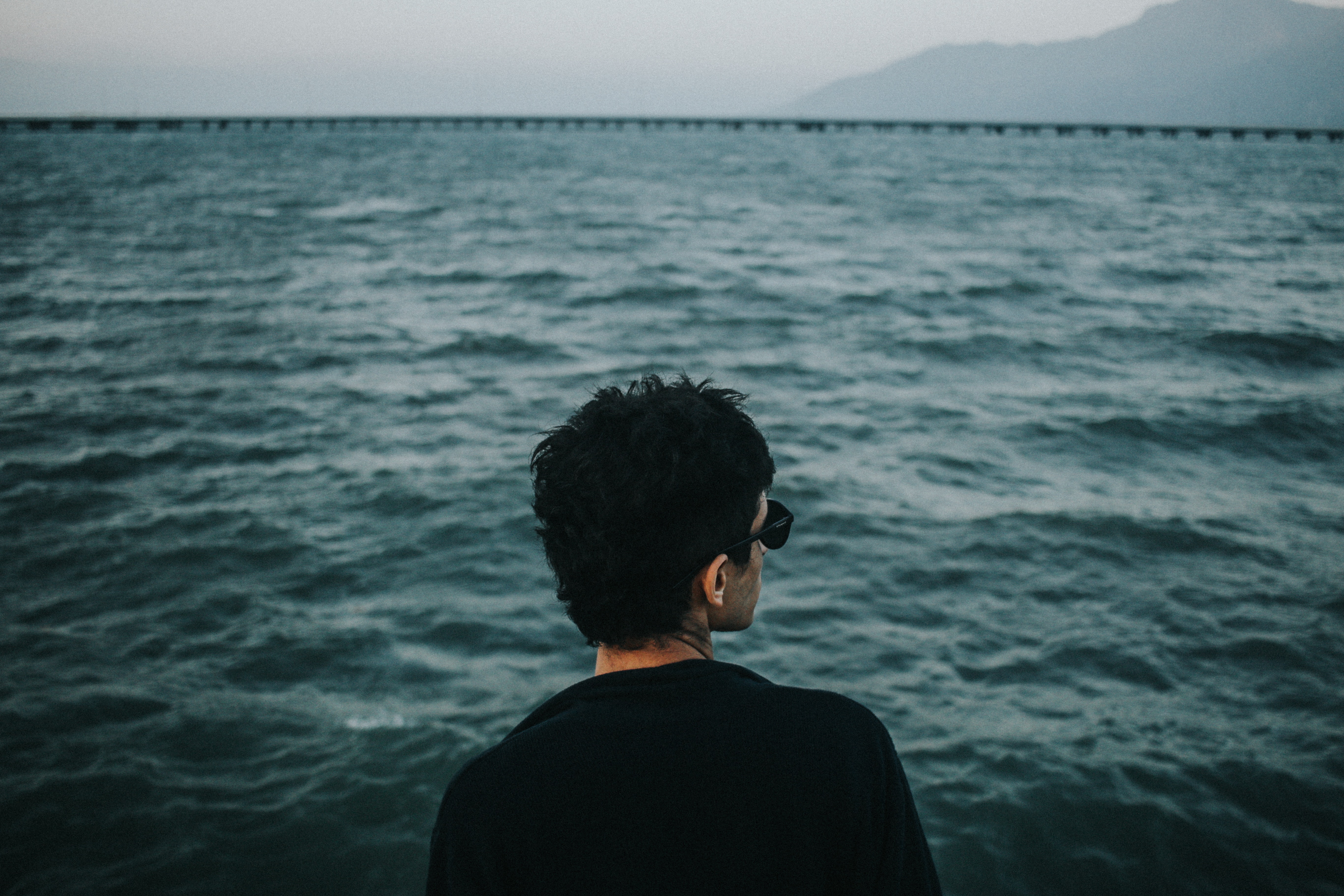 綾野剛の本名や生い立ちは？陸上で大会優勝する実力の持ち主だった！	 | Lovely[ラブリー]のイメージ