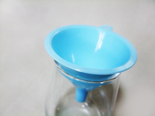 100均の漏斗（じょうご）15選♡おしゃれな活用&リメイク術 | Lovely[ラブリー]のイメージ