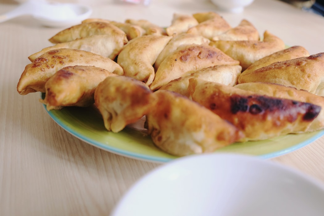 手作り餃子におすすめ隠し味10選！いつもの餃子に少しプラスで絶品に！ | Lovely[ラブリー]のイメージ