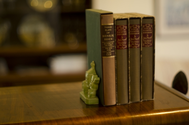 100均で買えるブックエンド15選|ブックエンドの収納やリメイク術ものイメージ