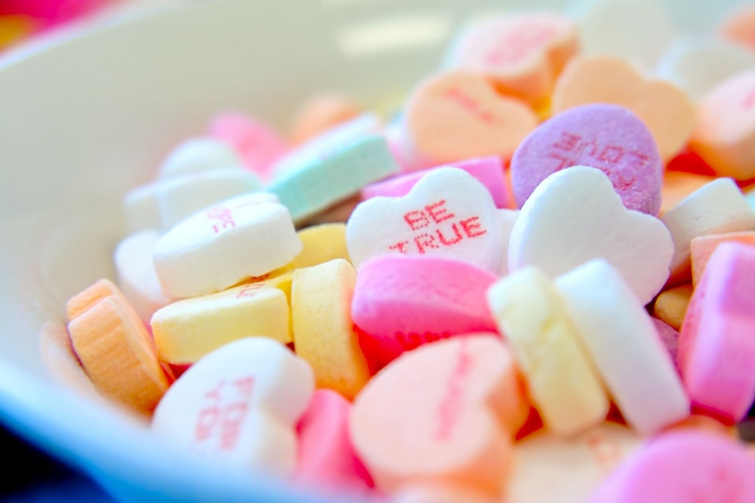 お菓子の定期便・サブスク11選|高級チョコ・ケーキ・アイスが届く!のイメージ