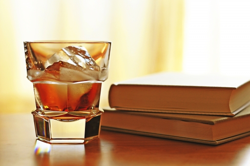 ダークラムを使ったカクテルレシピ11選｜有名な銘柄も紹介！ | Lovely[ラブリー]のイメージ