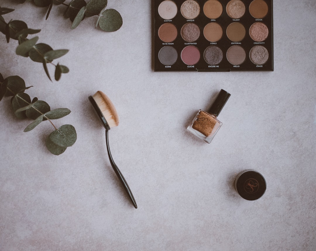 イエベ秋のおすすめアイシャドウ27選！パーソナルカラーでトレンド顔♡のイメージ