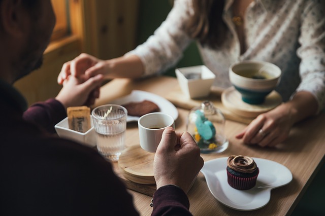 初デートの食事で気を付けるポイントは?盛り上がる会話や服装まで徹底解説!のイメージ