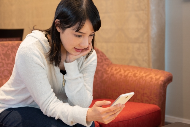 彼氏がマッチングアプリを続けていた！これって浮気？確かめ方と対処法は？ | Lovely[ラブリー]のイメージ