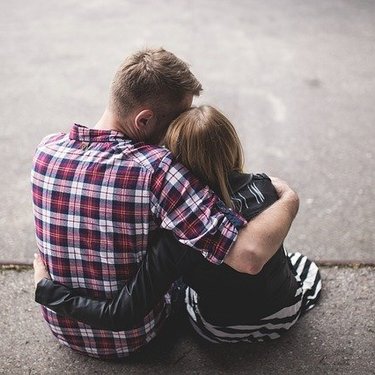 付き合う前にハグしてくる男性心理とは？彼の本心が知りたい！