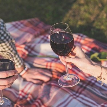 サシ飲みする関係の彼は脈なしなのかな？男性にとっての「サシ飲み」の意味が知りたい