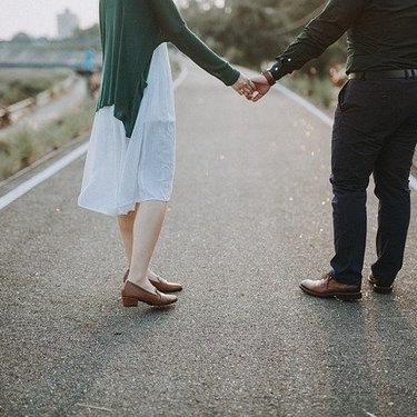 手を繋ぐことで付き合う前の相性はわかるの？恋愛へ発展するシチュエーション