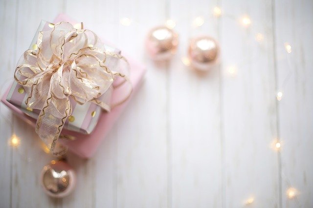 【2024年】プレゼント交換用クリスマスギフト19選|予算別500円~3,000円のイメージ