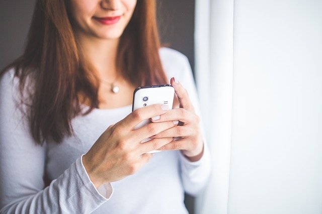 好きな人へのLINEで考えすぎは要注意?男性が嬉しいLINEと引かれるLINEをチェックのイメージ