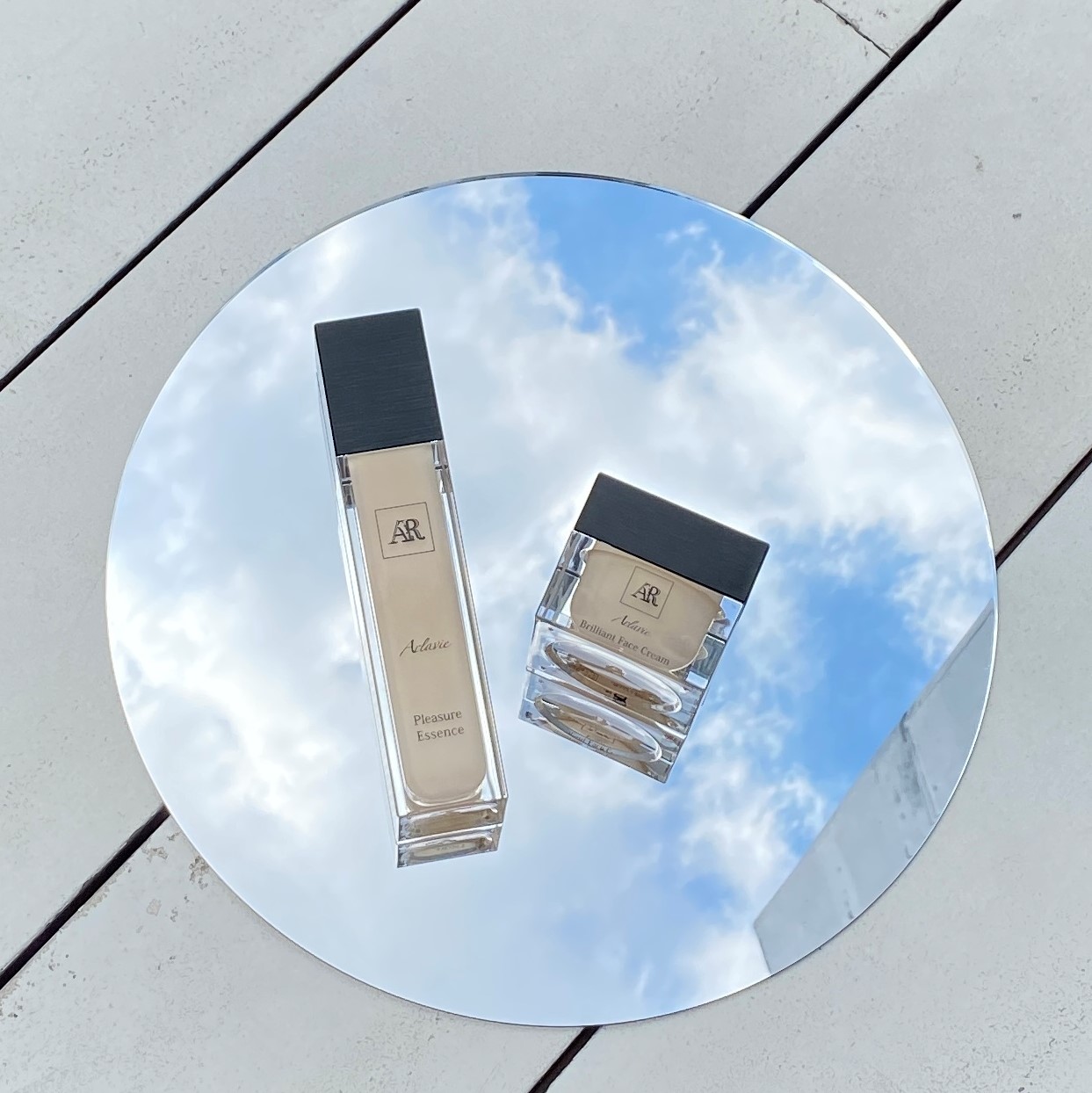 ウォーターレス化粧品の効果とは？ニキビや毛穴の引き締めケアにおすすめの化粧水も紹介のイメージ