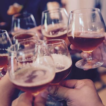 職場の飲み会を飲み会が不要に感じている人が増えている！上手く断る方法を併せて解説。