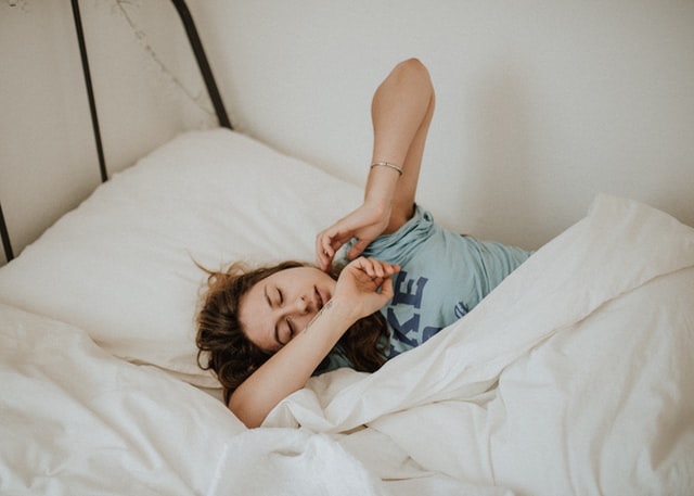 睡眠のプロ直伝!夏場の質の高い睡眠を取るコツ&おすすめ睡眠グッズのイメージ